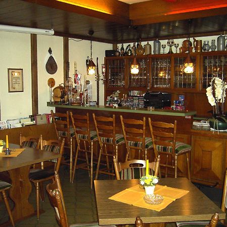 Weinstube Pension Moselbluemchen Цельтінґен-Рахтіґ Екстер'єр фото