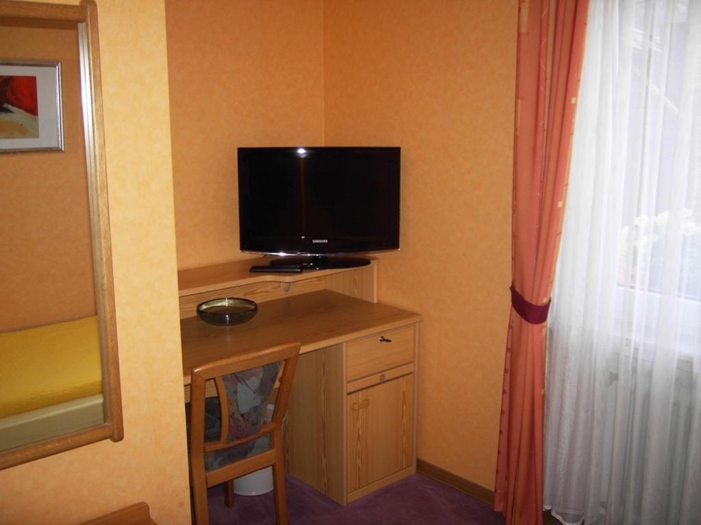 Weinstube Pension Moselbluemchen Цельтінґен-Рахтіґ Екстер'єр фото