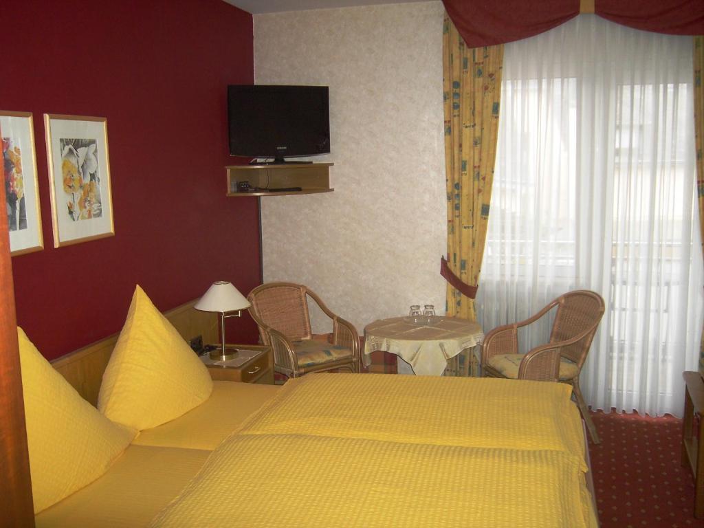 Weinstube Pension Moselbluemchen Цельтінґен-Рахтіґ Номер фото