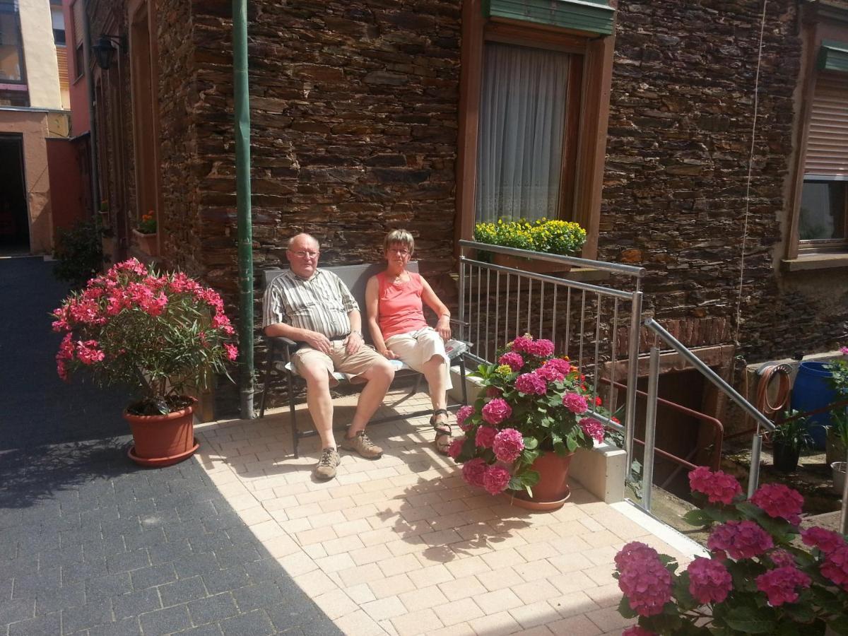 Weinstube Pension Moselbluemchen Цельтінґен-Рахтіґ Екстер'єр фото
