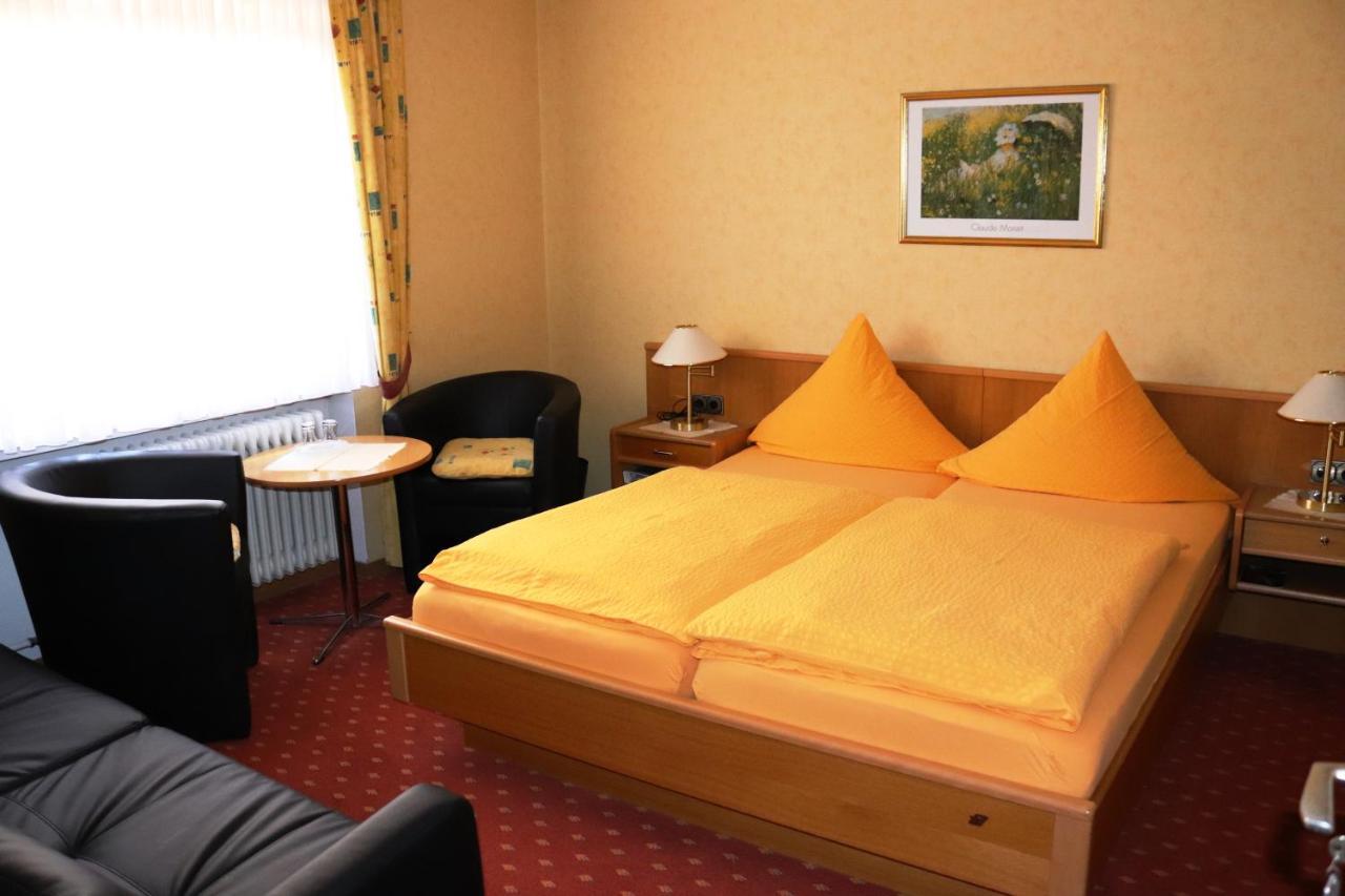 Weinstube Pension Moselbluemchen Цельтінґен-Рахтіґ Екстер'єр фото