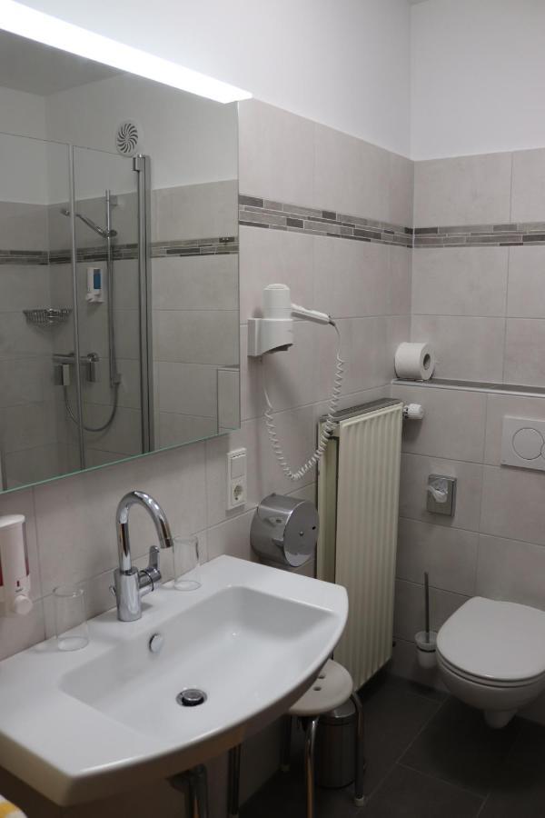 Weinstube Pension Moselbluemchen Цельтінґен-Рахтіґ Екстер'єр фото